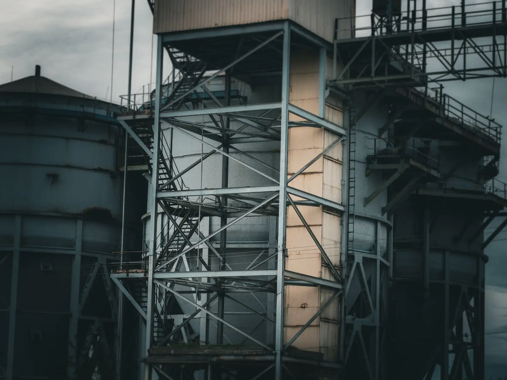 广州慧测科技万用表与钳形表技术参数对比及选型建议