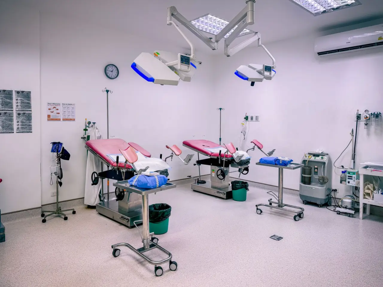 电工仪表选型指南:万用表与钳形表的精度差异及应用场景分析